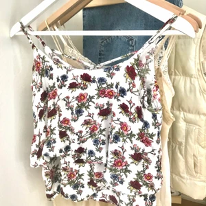 Blommigt linne  - Jättefint blommigt linne i nyskick!💕