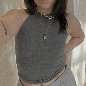 Helt nytt linne🌼 - Fint linne som är helt nytt då jag föredrar större kläder🥰 Storlek M, från Gina