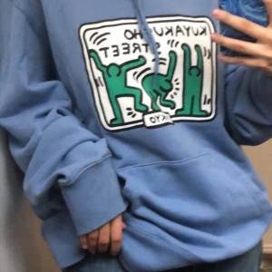 Uniqlo hoodie  - En ljusblå hoodie som aldrig är använd! Var aningen stor för min smak och tror den hade använts mer av någon annan! 