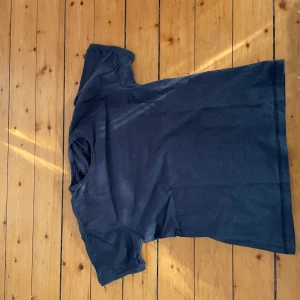 Mörkblå/grå crewneck - Hög kvalité