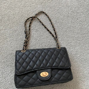 Svart väska - Svart väska som inte används längre 