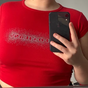 Trendig vintage ralph lauren topp✨ - Köpte för ett par år sedan säljer då den inte kommer till andvändning. Skicket på tröjan är 10/10💖