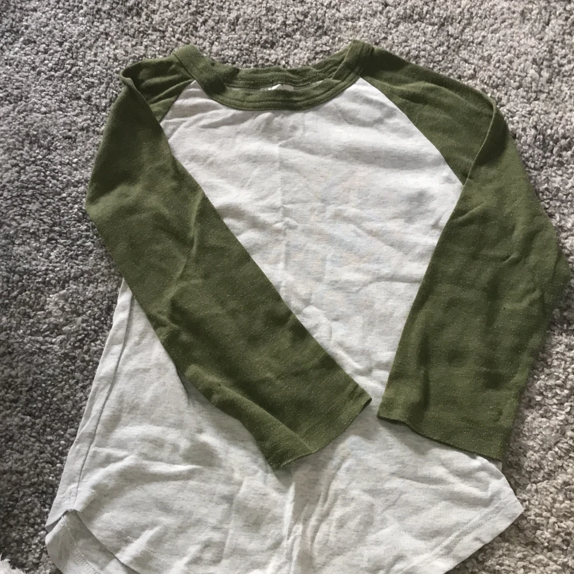 Olivgrön/grå baseballtröja