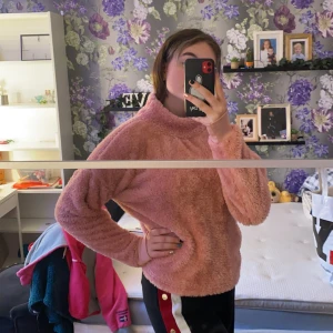 mysigt tröja  - passar perfekt på en M men kan också passa på mindre och större 