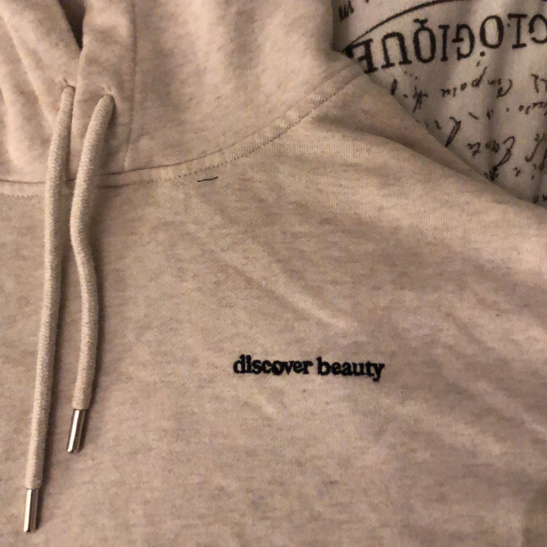 Beige hoddie med tryck p baksida - 91