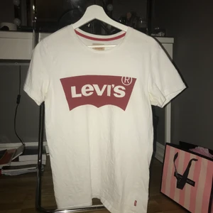 Levis tröja - T-shirt från levis. Storlek s, unisex
