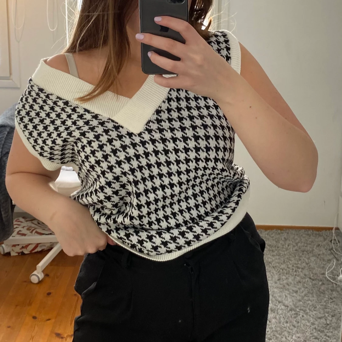 Svart vit stickad väst