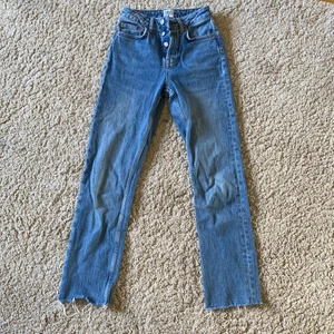 Säljer dom här jätte fina Jensen  - Säljer dom här super fina Jensen från urband Outfitters som ja köpte och blev för små väldigt snabbt tyvär, storlekarna fins på bilderna där skulle säga att dom passar till någon som är 163 c 😊