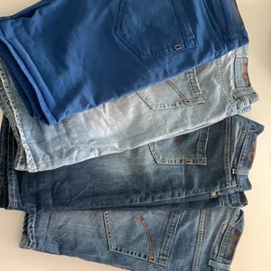 Dondup shorts - 4 shorts från Dondup. Benmått 26 cm. 1 för 500kr, 2 för 900kr, 3 för 1200 och 4 för 1400