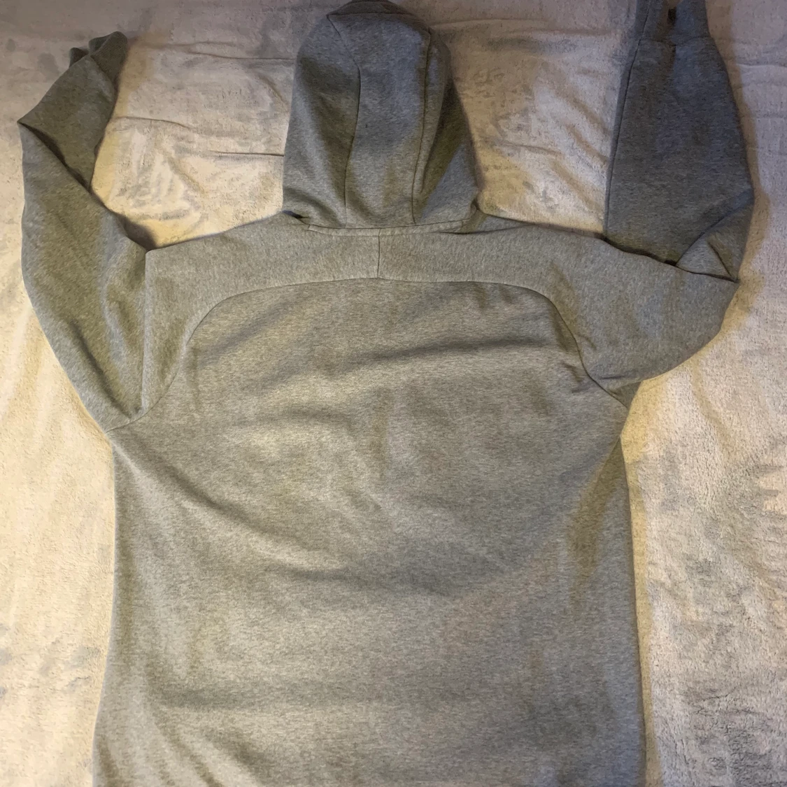 Grå Puma hoodie - 91