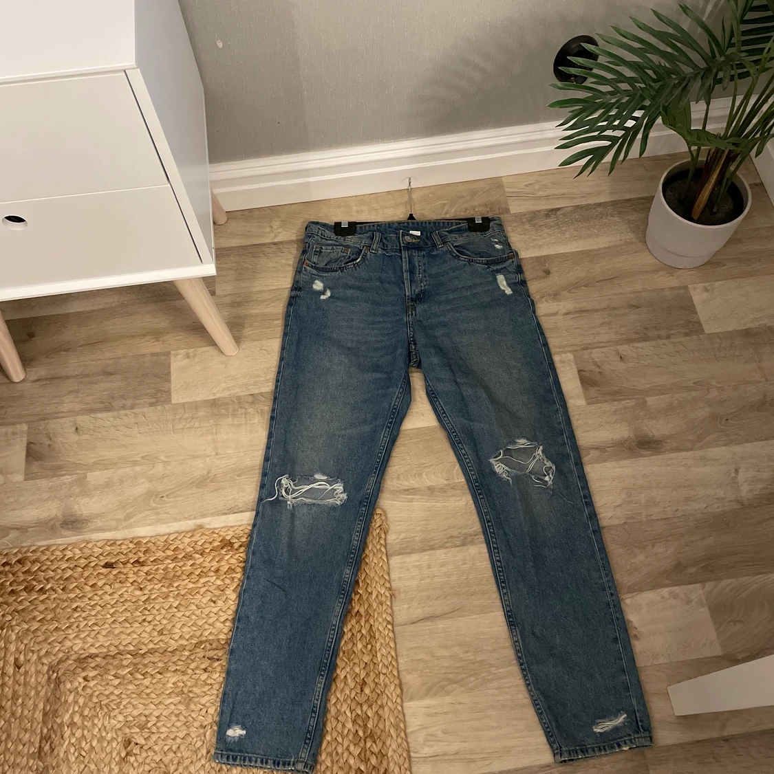 Ett par mom jeans i storlek 38 från H&M