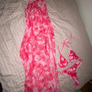 Bikini - Helt oanvända strandplagg. Råkade beställa två exemplar av misstag och glömde skicka tillbaka kläderna😅 Ganska liten i storleken så passar även om du är en small!