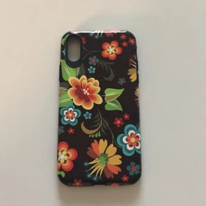 Skal till iPhone X  - Ett jätte gulligt skal som passar till iPhone X. Det är silikon så man kan böja det. Jag säljer det för att det inte kommit till användning. Kontakta mig om du har frågor!