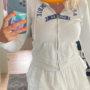 Abercrombie kofta - Säljer denna zip hoodie från Abercrombie & Fitch😇💖✨