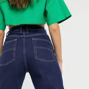 Supersnygga jeans från asos, knappt använda. Helt slutsålda. Säljer pga inte min stil längre🌸 skriv privat för fler bilder eller frågor💕