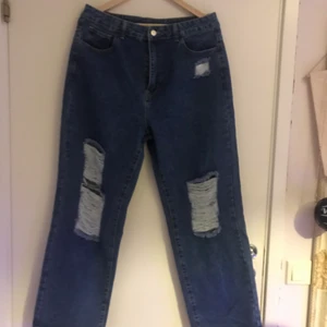Jeans - Oanvända köpte fel storlek de passar nog bättre på en M