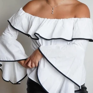 Blus  - Blus från Zara, off shoulder, oanvänd, S - 50kr 🌼 (egna bilder!)