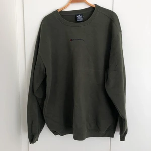 Champion sweatshirt storlek M - Mörk grön champion sweatshirt storlek M. Köparen står för frakt