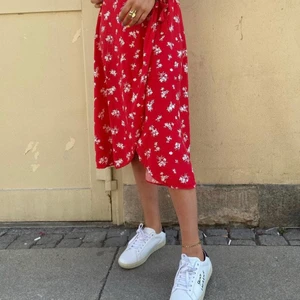 Kjol - Sommarkjol i bra skick som endast använts några gånger 