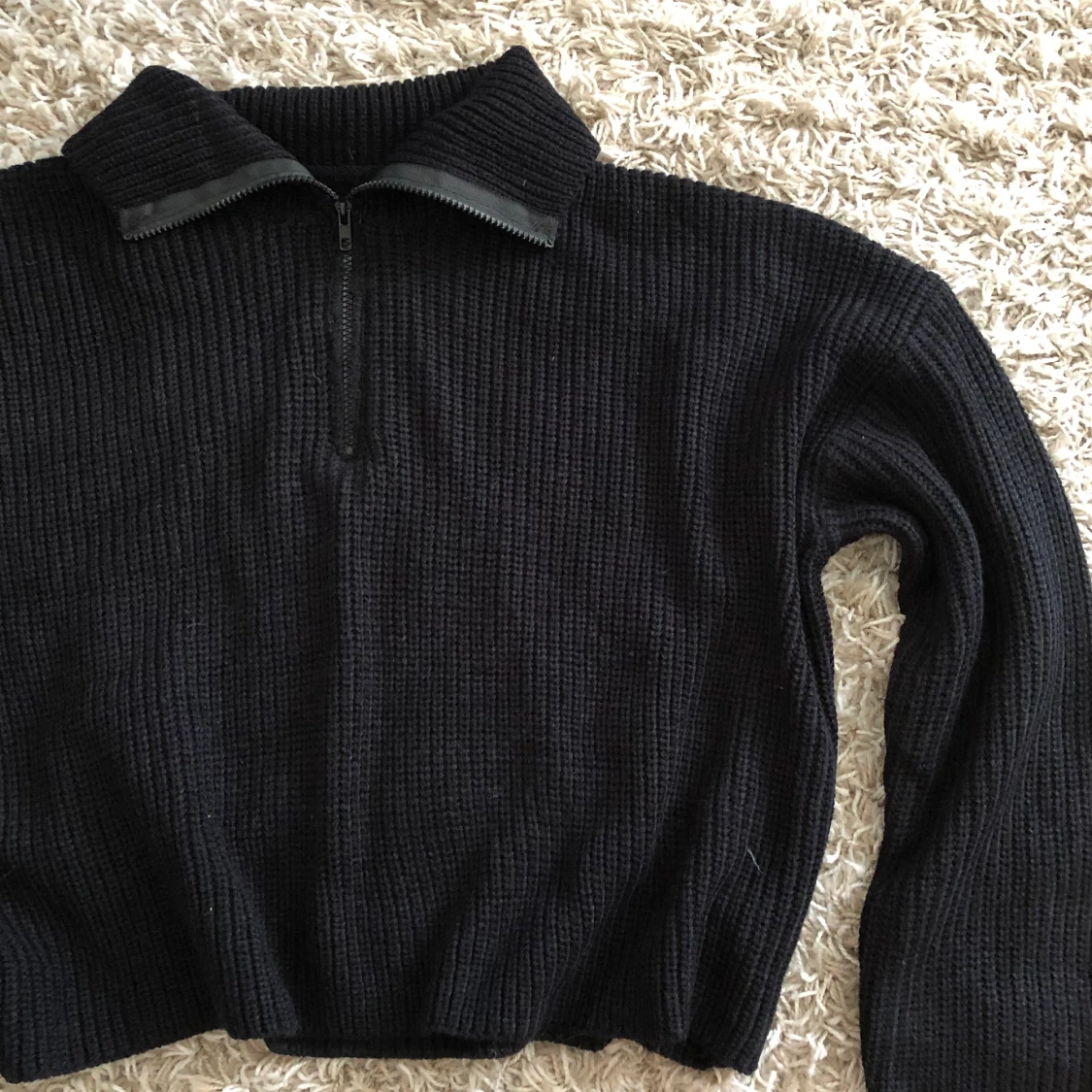 Stickad tröja med dragkedja i storlek s - 90