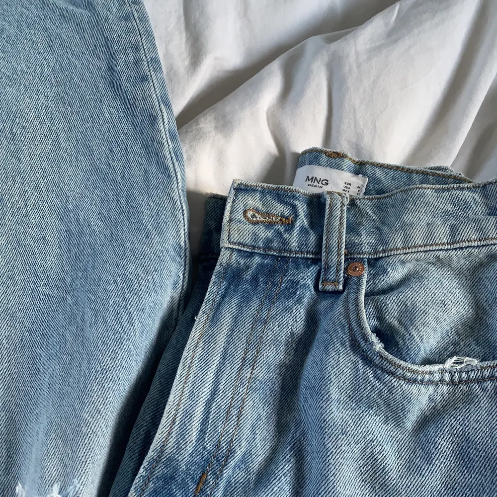 Säljer dessa jeans från mango. Storlek 34. Jeans & Byxor.