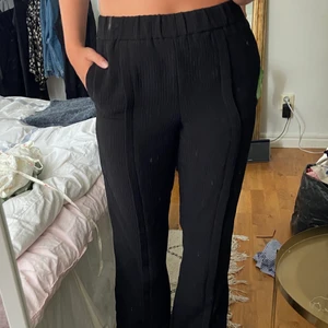 Kostymbyxor från zara - Har fickor! Resornas i midjan. Köparen står för frakten. Sluts längst ner