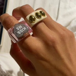 Söta ringar🧿🧿 - Säljer dessa 2 ringar utöver de andra jag har lagt ut till salu tidigare. Jätte söta och fina som mina andra ringar säljs det för 60 kr styck och om du köper fler än 2 kostar de 50 kr styck💕💕