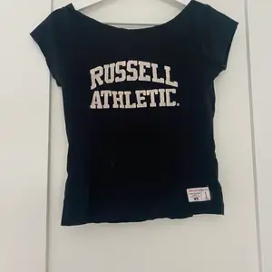 Super fin tajt Russel Athletic t-shit! 
