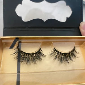 Lösögonfransar - Säljer ett par helt oandvända lyxiga lösögonfransar. De är superfina & fluffiga, dock andvänder jag inte fransar längte därav säljer jag dessa. Köpte dessa från USA. 