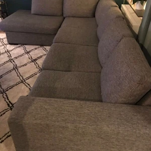 Möbler  - vi har inte använt det mycket, det är nytt, om du tycker att priset är högt kan vi diskutera det.