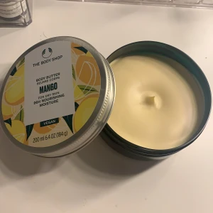 Body butter mango 🥭 - Säljer denna body buttern pågrund av att jag fått två! Oanvänd såklart! Super super härlig doft av mango! Pris i Bursiljum 195kr - säljer den för 150kr ink frakt 😊