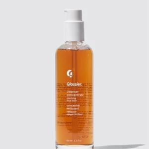 Glossier Cleanser  - Säljer min helt nya Glossier cleanser 100ml. Nypris 200kr, mitt pris 130 inklusive frakt. Effektiv för reducering av acne och porer. Lämnar en långvarig glow i ansiktet. 