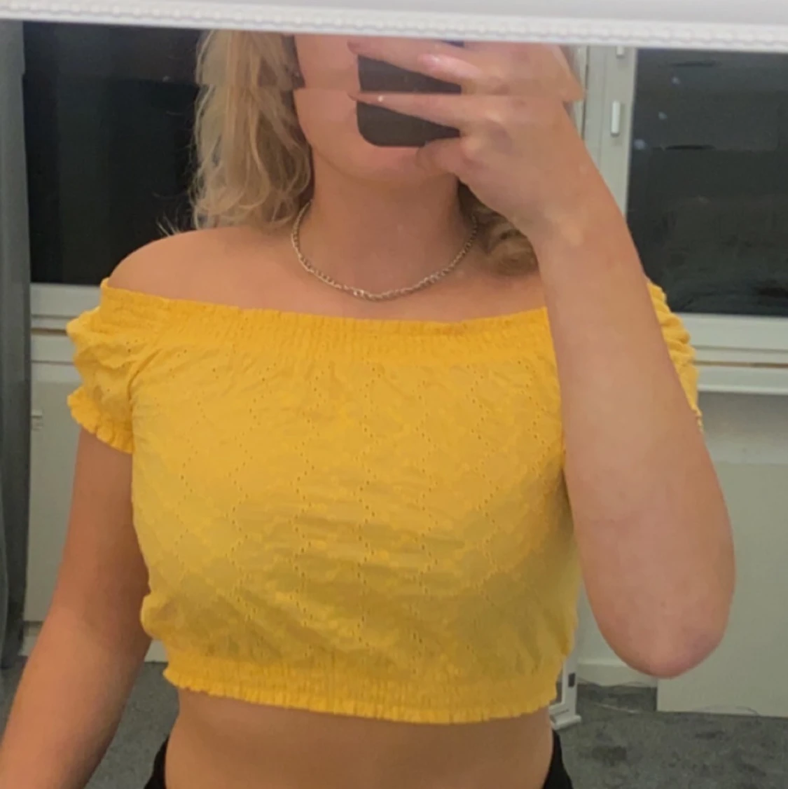 En gul tröja i strl S