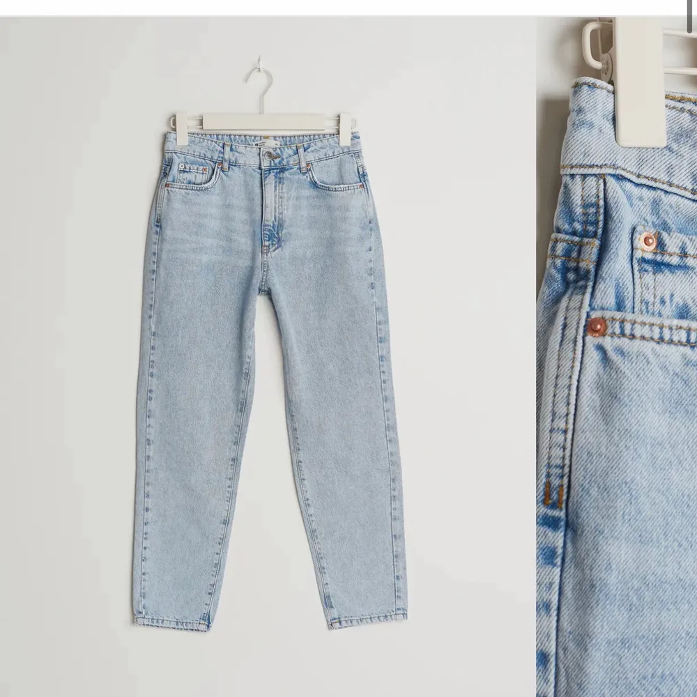 Säljer dessa jätte snygga och sköna jeans. Köpte i för liten storlek och därför säljer jag de. Nypris är 500 kr, säljer för 250 kr plus frakt som köparen står för. Endast använda 2 gånger.. Jeans & Byxor.
