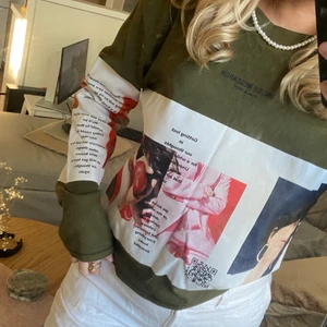 Zara tröja - Supercool tröja från zara som är slutsåld!! Storlek S 🌈💚 köpare står för frakt