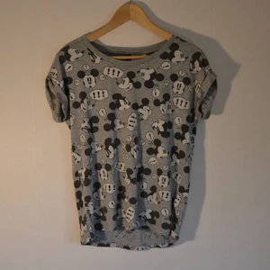 T-shirt från divided - En t-shirt från divided i storlek XS. I bra skick 🙂