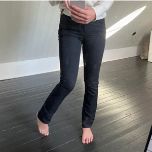 Acne jeans  - Svarta jeans i ny skick från acne 