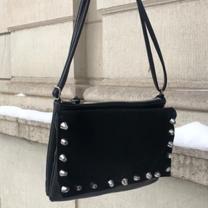 Nit väska - En av väskorna som vi på NewBag UF säljer! Köp här eller på vår Instagram @newbag.uf 