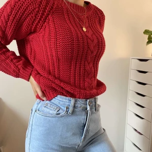 Tröja - Säljer min superfina röda tröja som är superfin nu när sommaren kommer! Passar perfekt till en fin kjol!