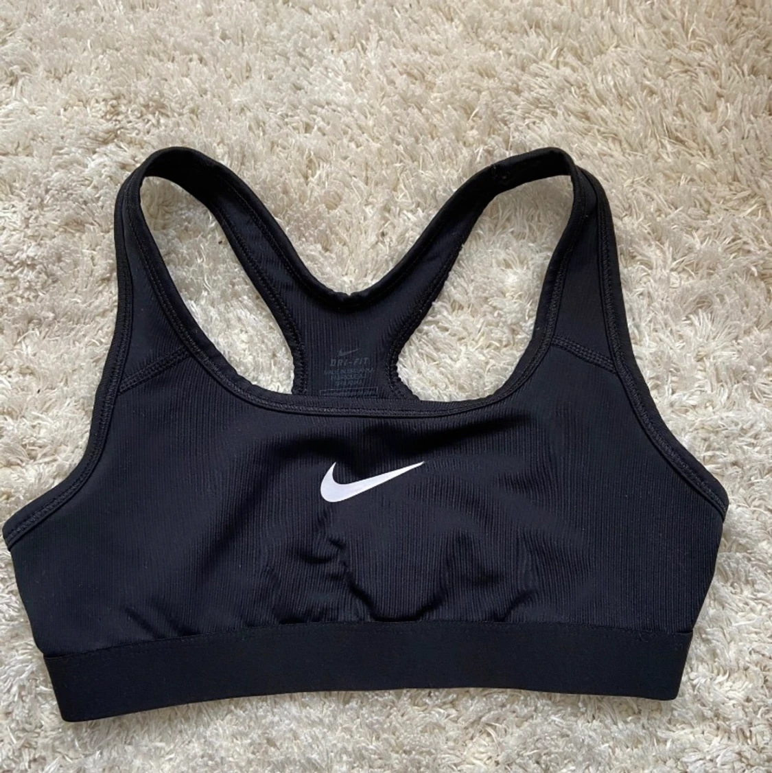 nike träningstop, strl M i barn
