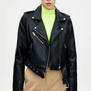 Skinnjacka  - Skinnjacka från pull & bear. Nyskick! 150kr + frakt. 