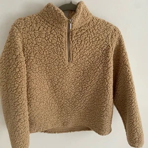 Teddy tröja - Teddy tröja från newyorker. Använd få gånger. Frakten ingår ej i priset