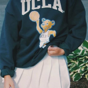 Collage tröja från hm - intresse koll på min supersnygga sweatshirt från hm! Buda privat till mig