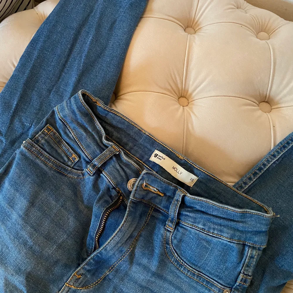 Fina ljusblåa jeans från Gina (Molly modell) fint skick. Storlek XS. 150kr. Jeans & Byxor.
