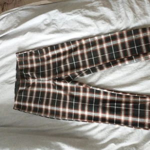 Rutig byxor - Nästa ny säljer den för 200kr + frakt