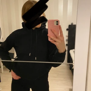 Hoodie - Jätte fin svart hoodie i jätte bra skick! Använd fåtal gånger