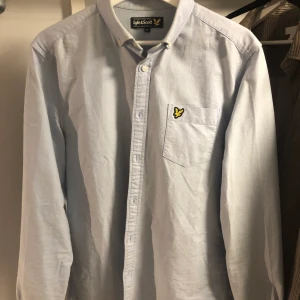 Lyle & Scott skjorta, ljusblå - Lyle & Scott skjorta, ljusblå. Condition: 7/10