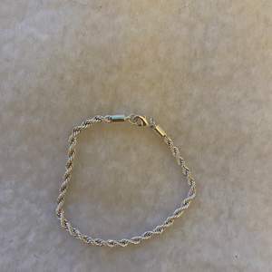 Silverfärgat cordell armband, ej äkta 23 cm 
