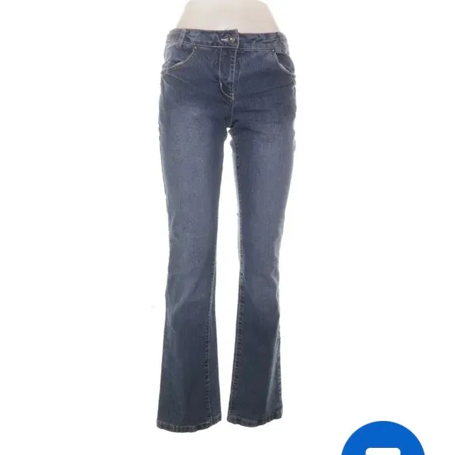 Snygga jeans, i lite bootcut modell. Endast testade en gång! Toppskick. Buda ifrån 70kr👼🏽👼🏽👼🏽(KÖP DIREKT:125). Jeans & Byxor.