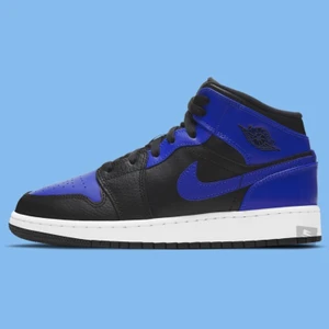 Jordan 1 Mid Hyper Royal - Jordan 1 Hyper Royal. Storlek: 38.5 (x2). Självklart äkta och kan visa kvitto vid intresse 😊